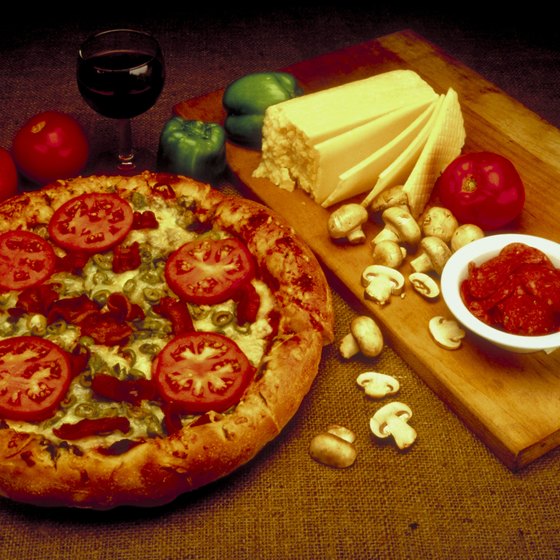 Pizza restaurants are close to the Sheraton in Anaheim, California.