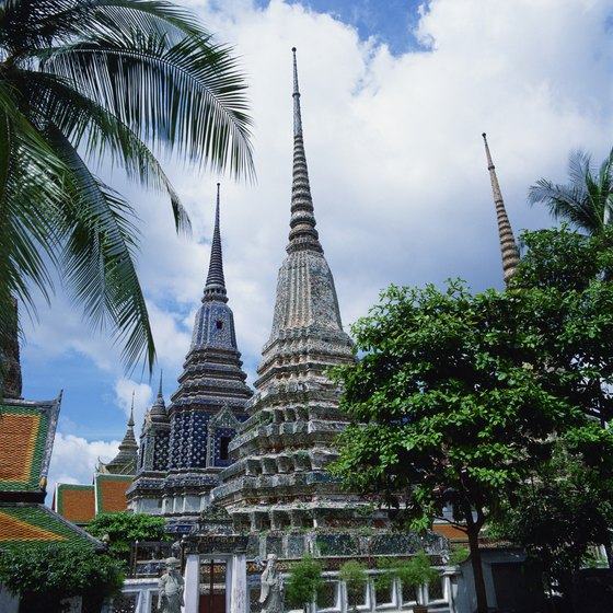 Visit the temples of Thailand relatively inexpensively thanks to an exchange rate in favor of the U.S. dollar.