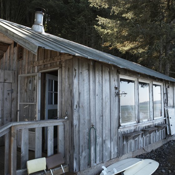 Rustic cabins are available in Olympic National Forest and other areas.