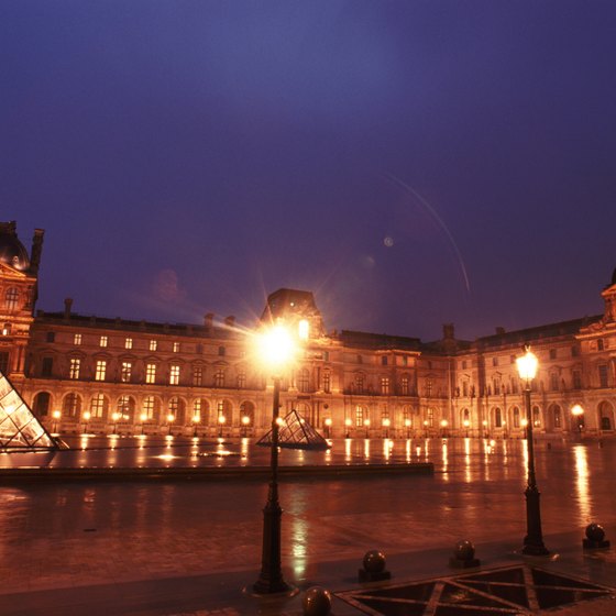 Parisian tourist destinations like the Louvre Museum often attract thieves.