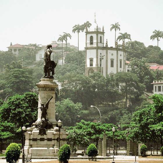 Some South American tours emphasize art and architecture.