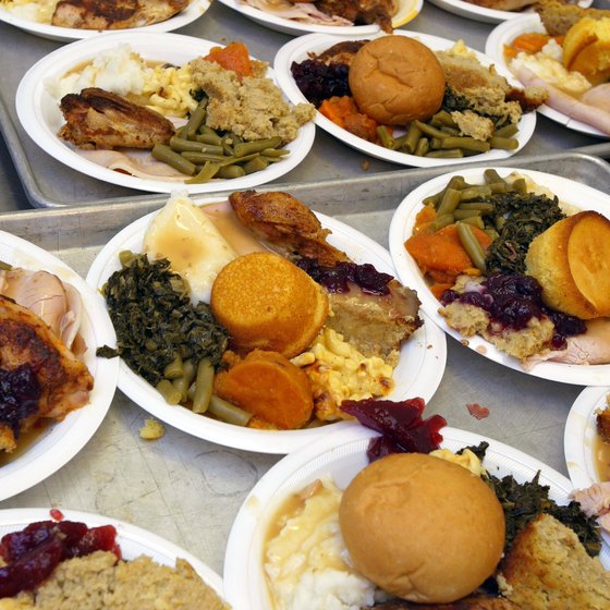 Chicago food banks need volunteers to help serve Thanksgiving meals.