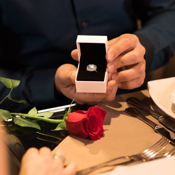 Ways to Propose Marriage at a Restaurant