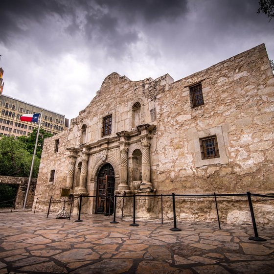 What Is There to Do Near the Alamo?