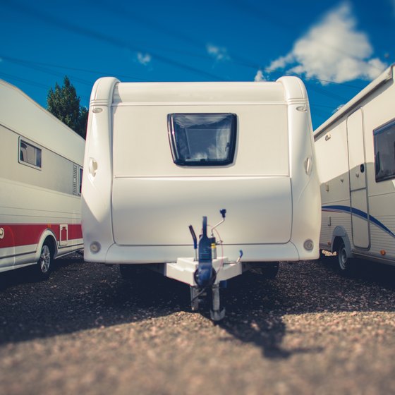 How to Tighten an Axle Nut on a Travel Trailer