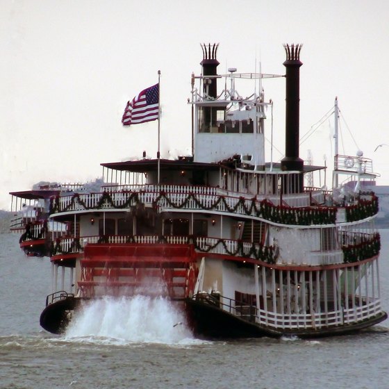 Riverboat Cruises in Iowa and Mississippi