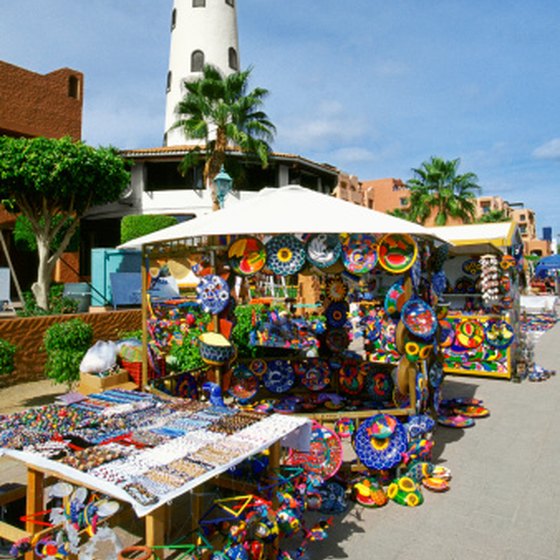 Remain alert when shopping and exploring in Cabo San Lucas.