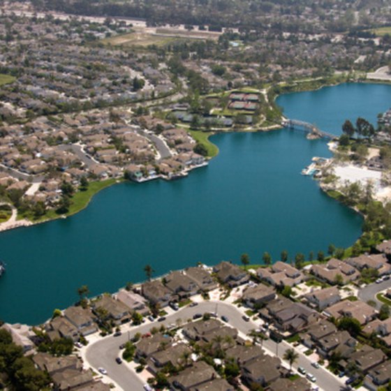 Many lakes in Southern California offers camping facilities.
