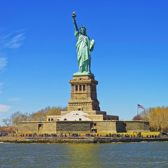 How to Travel to the Statue of Liberty