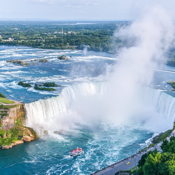 How to Go to Niagara by Bus From Mississauga