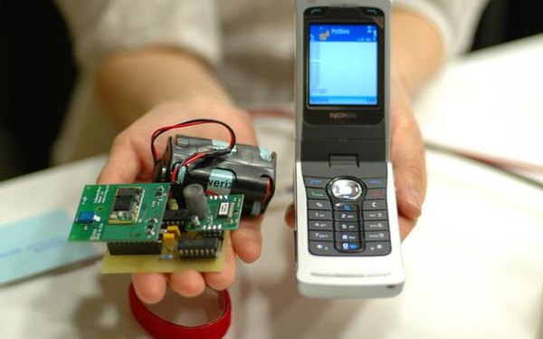 ¿Cómo funcionan la transmisión y señal de un teléfono móvil?