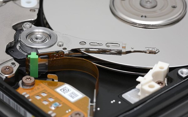 ¿Cuáles son las partes de un disco duro?