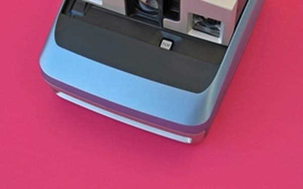 Cómo reemplazar la batería de una Polaroid Impulse
