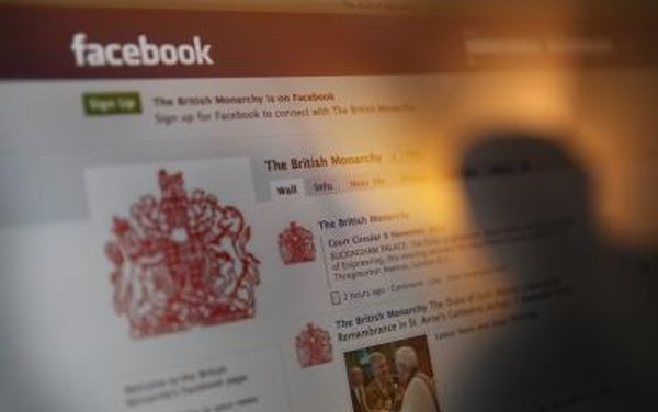 Cómo eliminar una dirección de correo en el inicio de sesión de Facebook