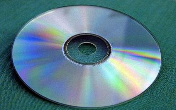 Cómo abrir una unidad de CD atascada (En 3 Pasos)