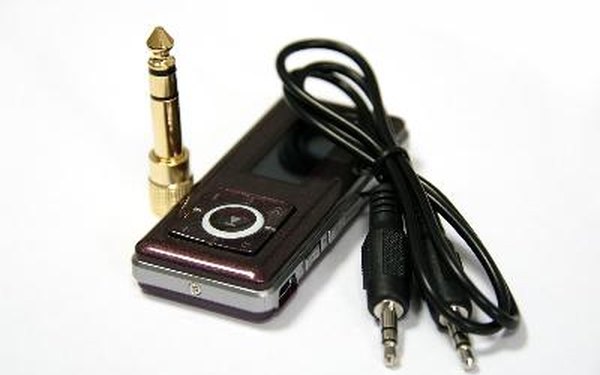 Cómo utilizar un transmisor digital de FM con un reproductor de MP3 (En 7 Pasos)