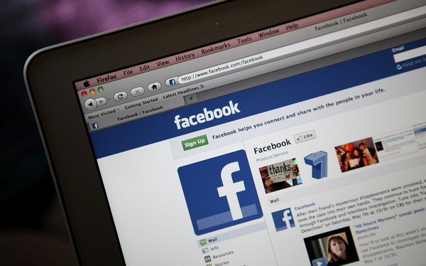 Cómo ocultar tu información básica en Facebook (En 9 Pasos)