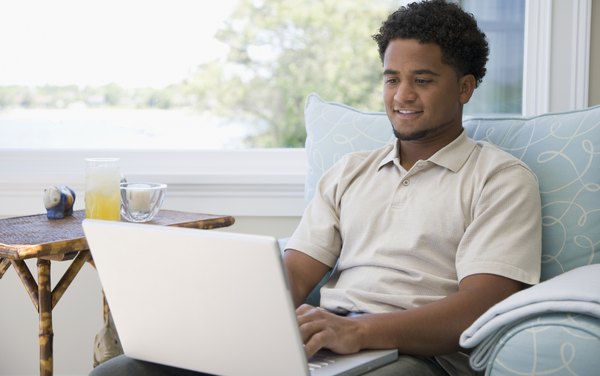 Computadoras Toshiba Satellite: cómo limpiar el disipador de calor (En 9 Pasos)