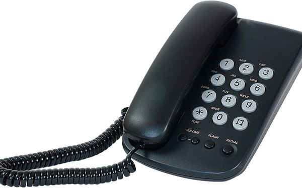 Cómo hacer un intercomunicador con un teléfono viejo (En 4 Pasos)