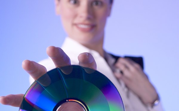5 maneras de recuperar un CD o DVD rayado