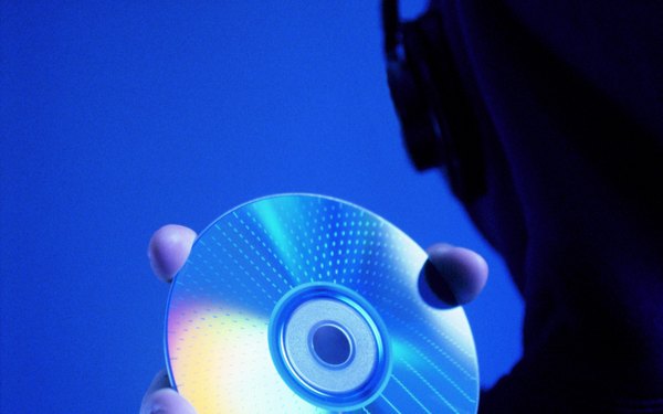 Cómo arreglar un reproductor de CD Aiwa que no reproduce discos (En 5 Pasos)