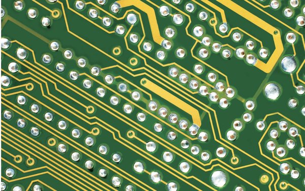 Cómo reparar un circuito impreso que está roto (En 8 Pasos)