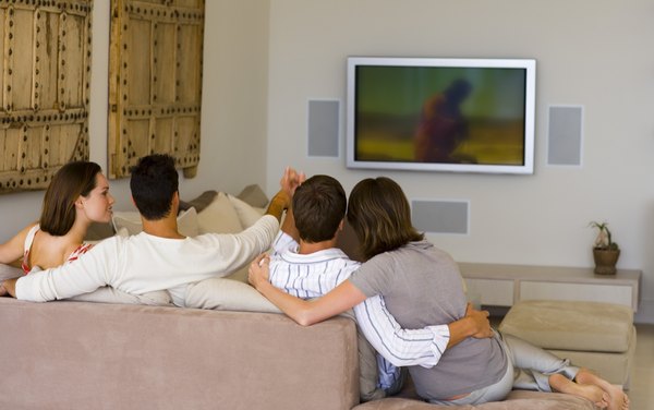 Cómo ver diferentes canales en varios conjuntos con DISH Network TV vía satélite (En 8 Pasos)