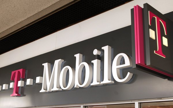 ¿A qué frecuencia opera T-Mobile?