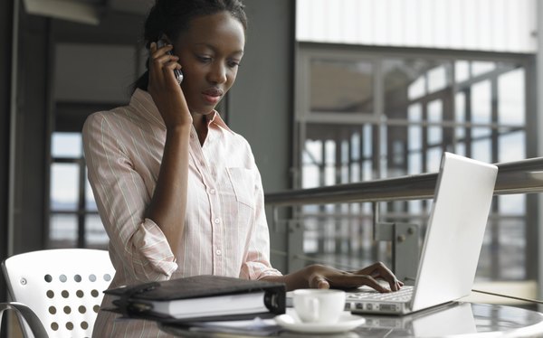 Cómo encontrar una contraseña Wi-Fi en tu computadora (En 6 Pasos)