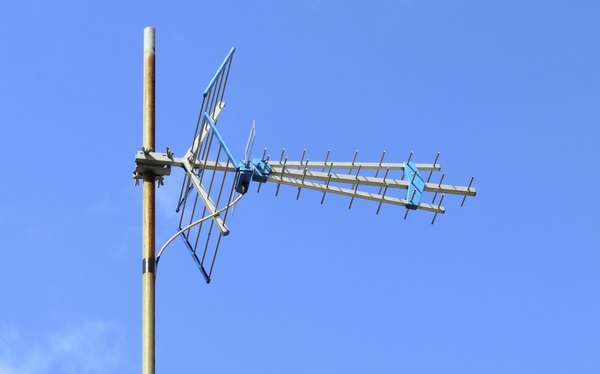Cómo construir una antena para televisión de largo alcance (En 5 Pasos)