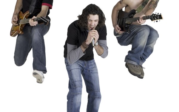 YouTube es una de las formas más efectivas de mostrar tu talento como cantante y encontrar a la persona correcta para volverte famoso.