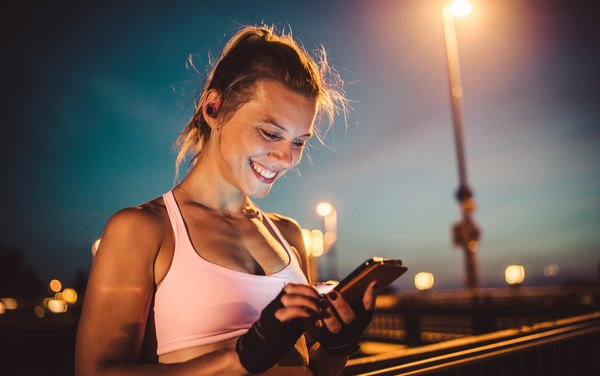 12 aplicaciones que no pueden faltar en el celular de una mujer