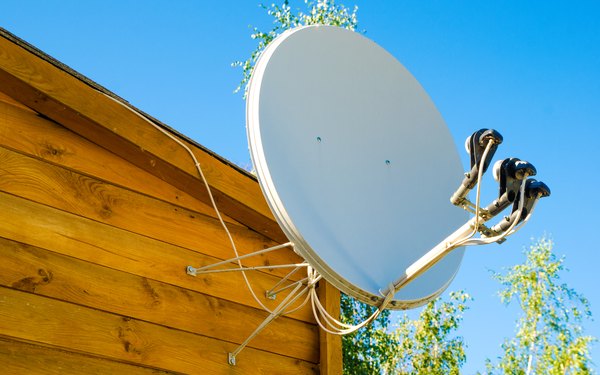 ¿Cómo arreglar la señal de Directv para buscar la señal del satélite?