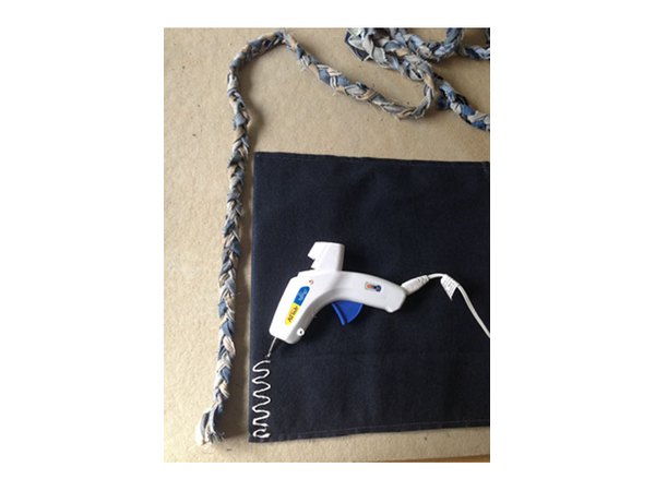 Make a zigzag with the glue gun to secure braid.