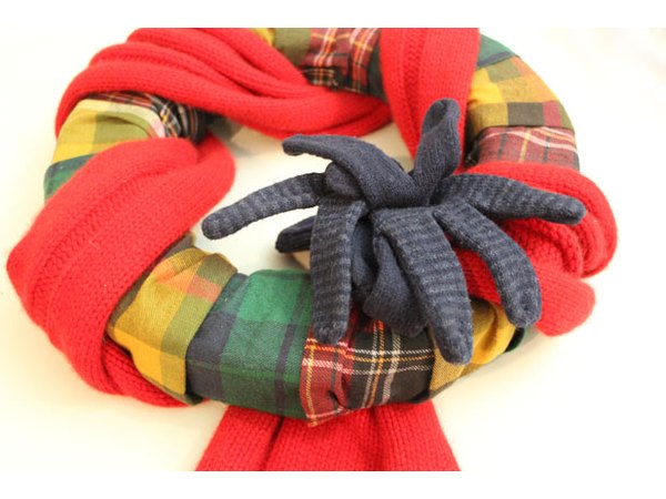 Use mittens as a "bow"