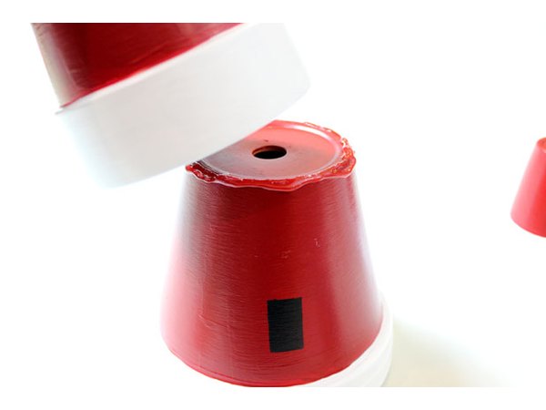 Place the medium pot on top of the large one