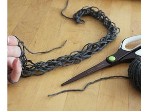 Weaving additional chains.
