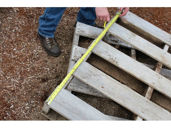 Measure the wood pallets to ensure that the planter will fit in your space.