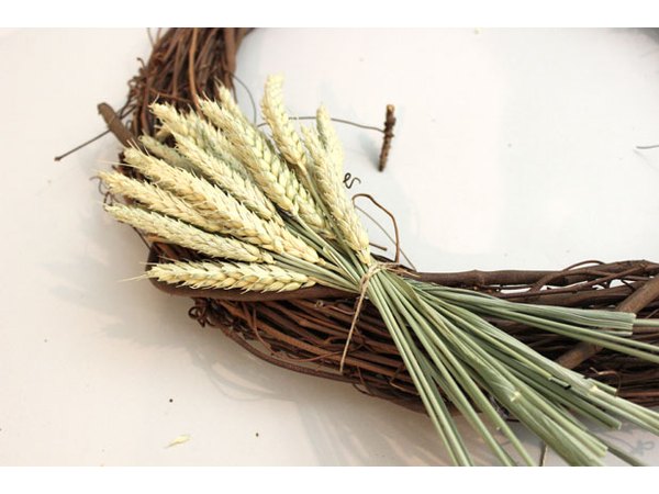 Tie a bunch to the grapevine wreath