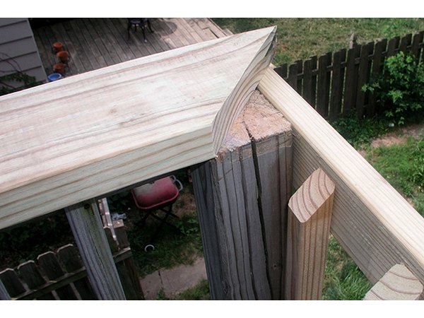 A top plate makes the railing very secure and stable.