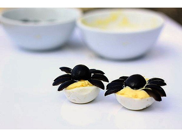 To transport, use a deviled egg carrier or on a tray with rolled up paper towels in between rows of eggs.