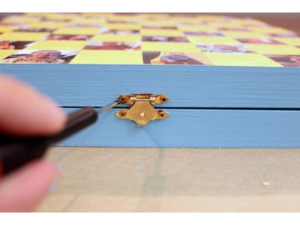 Small box latch
