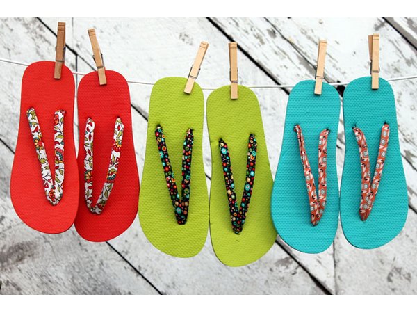 Never throw away a pair of flip flops again thanks to bias tape straps.