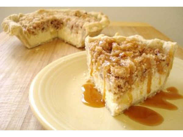 Apple Cheesecake Crumb Pie