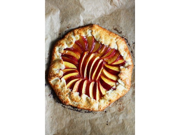 From crumbles to cocktails, let's inject our summer edibles with nectarines!