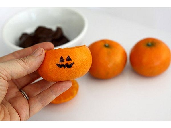 Dry off the empty orange peel before drawing on it.