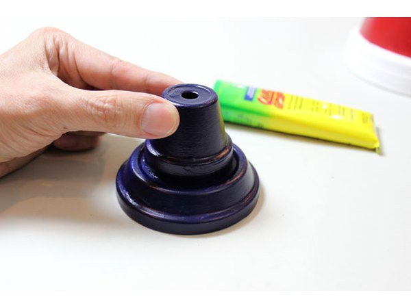 Glue the extra small pot to the second saucer