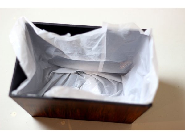 Line container with plastic