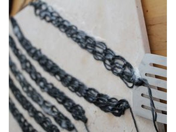Trim the dried yarn chains.