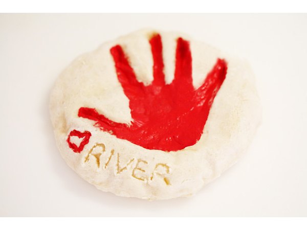 Your handprint is ready to be on display.
